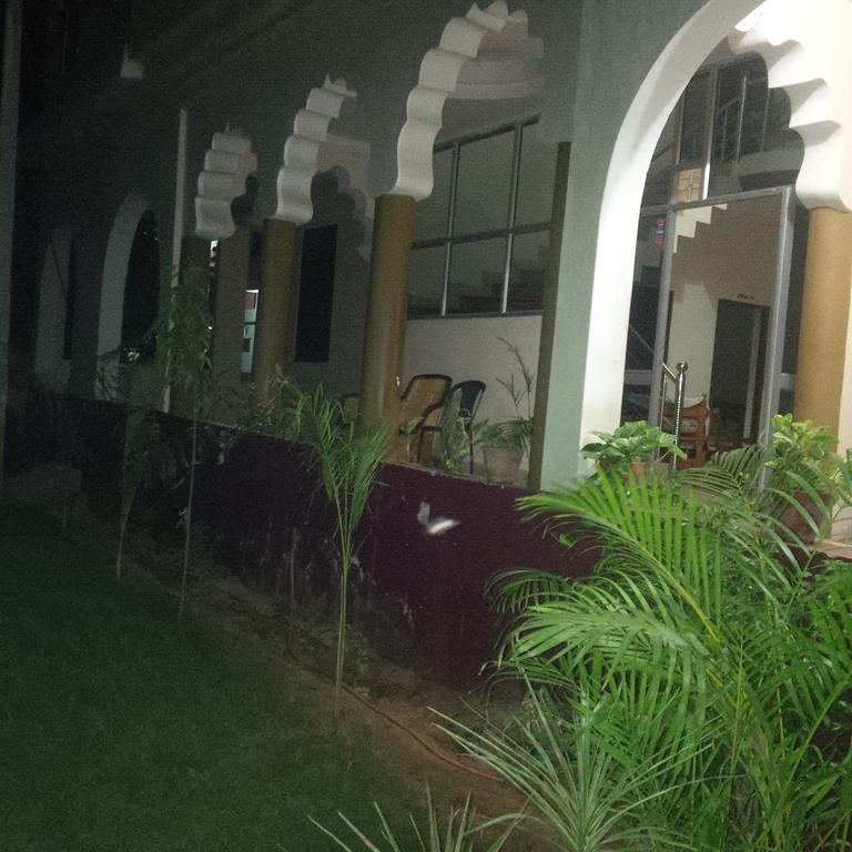 Adb Rooms Amer Resort Ranthambore Exterior foto